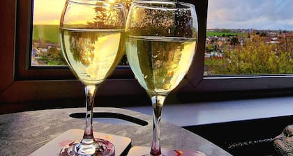 3 bedroom, 2 bathroom Brighton house, stunning views and free parking