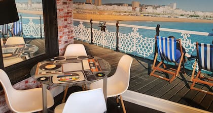 3 bedroom, 2 bathroom Brighton house, stunning views and free parking