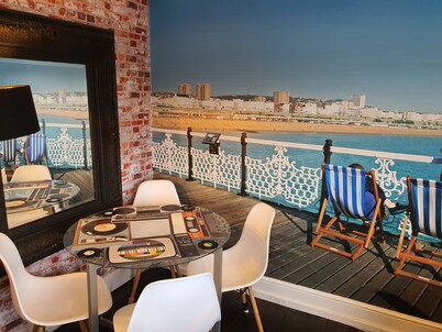 3 bedroom, 2 bathroom Brighton house, stunning views and free parking 