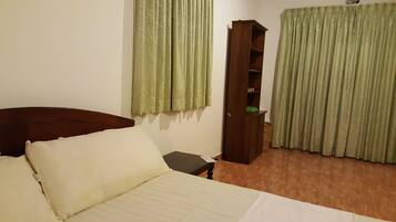 Luxury Villa, 4 Bedrooms | 4 bilik tidur, seterika/papan seterika, Wi-fi percuma, cadar katil