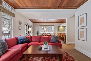 Smart TV, fireplace - 3-Min Walk to Lifts ⛷️ | Cozy Park City Retreat (Park City)