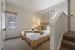 2 bedrooms, desk, iron/ironing board, travel cot - 3-Min Walk to Lifts ⛷️ | Cozy Park City Retreat (Park City)