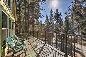 Outdoor dining - Close to Donner Lake & Skiing: Truckee Getaway (Truckee)