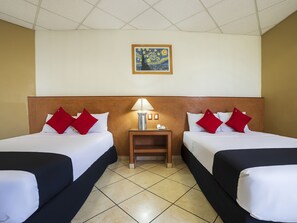 Escritorio y ropa de cama 