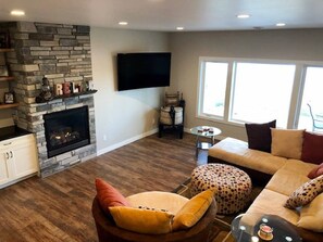 TV, fireplace