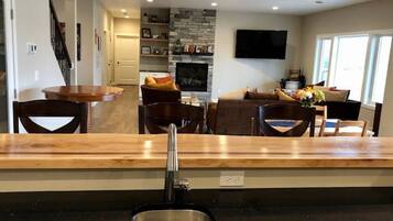 Frigorífic, microones, forn i placa de cuina