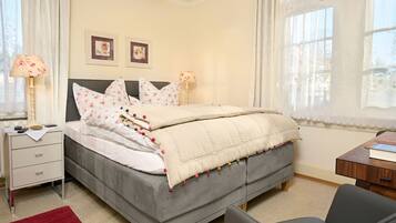 2 Schlafzimmer, Zimmersafe, Schreibtisch, BĂŒgeleisen/BĂŒgelbrett