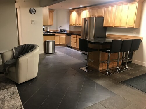 Downtown Condo Close To Alyeska Ski Resort