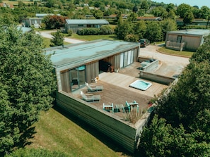 Terrace/patio - The Spinney, Strawberryfield Park - a lodge that sleeps 2 guests in 1 bedroom (Cheddar)