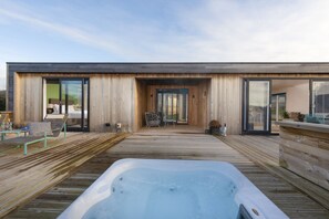 Terrace/patio - The Spinney, Strawberryfield Park -  a lodge that sleeps 2 guests  in 1 bedroom (Cheddar)
