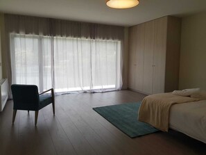 5 Schlafzimmer, schallisolierte Zimmer, Bügeleisen/Bügelbrett
