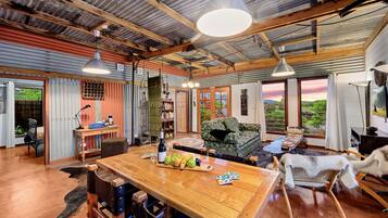 Smart-TV, Videospiele, DVD-Player, Bücher