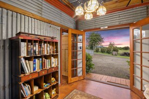 Interior - Sunset Cottage - Yarra Valley (Healesville)