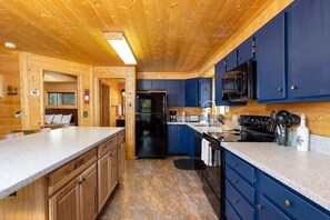 Frigorífic, microones, forn i placa de cuina 