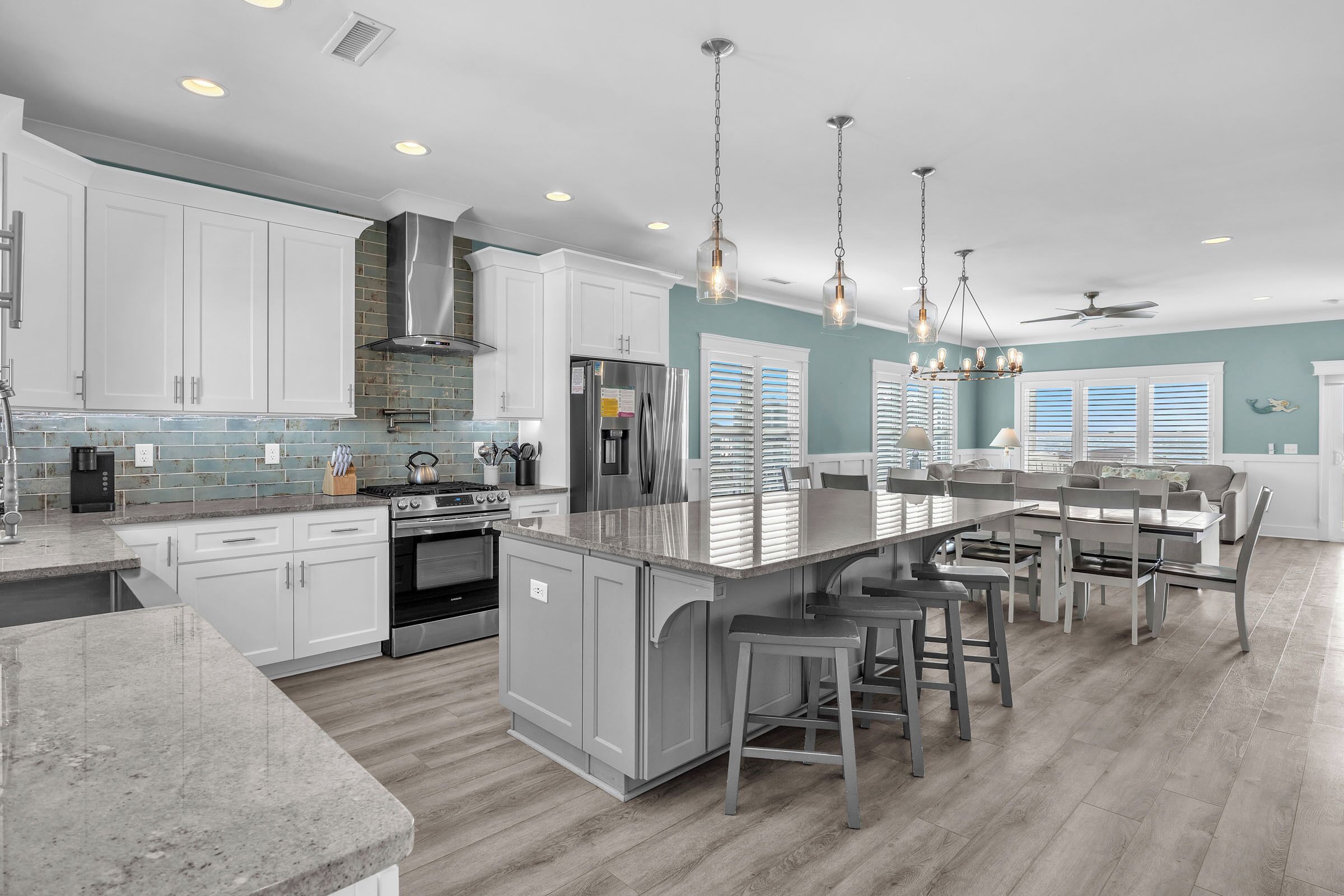 Kühlschrank, Mikrowelle, Ofen, Geschirrspüler