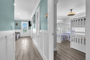 6 bedrooms, WiFi, bed sheets