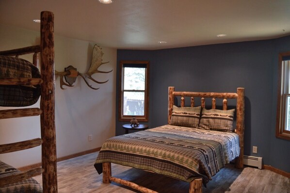5 bedrooms, travel cot, free WiFi, bed sheets