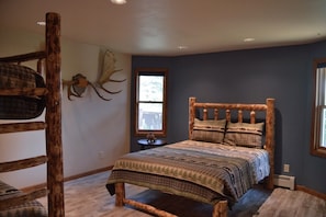 5 makuuhuonetta, vauvan matkasänky, ilmainen Wi-Fi, vuodevaatteet