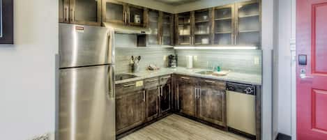 Réfrigérateur, micro-ondes, plaque de cuisson, lave-vaisselle