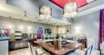 1 Mile from The Ohio State University | Heated Indoor Pool + 24 Hour Business Center