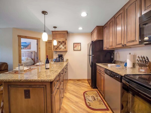 Fridge, microwave, oven, stovetop - Ski Straight to Your Cozy Condo in the Mountains (Breckenridge)