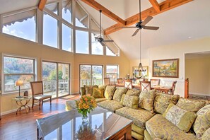 TV, fireplace, DVD player, ping pong - Picturesque ‘Sky Haus’ Sanctuary w/ Mountain Views (Sky Valley)