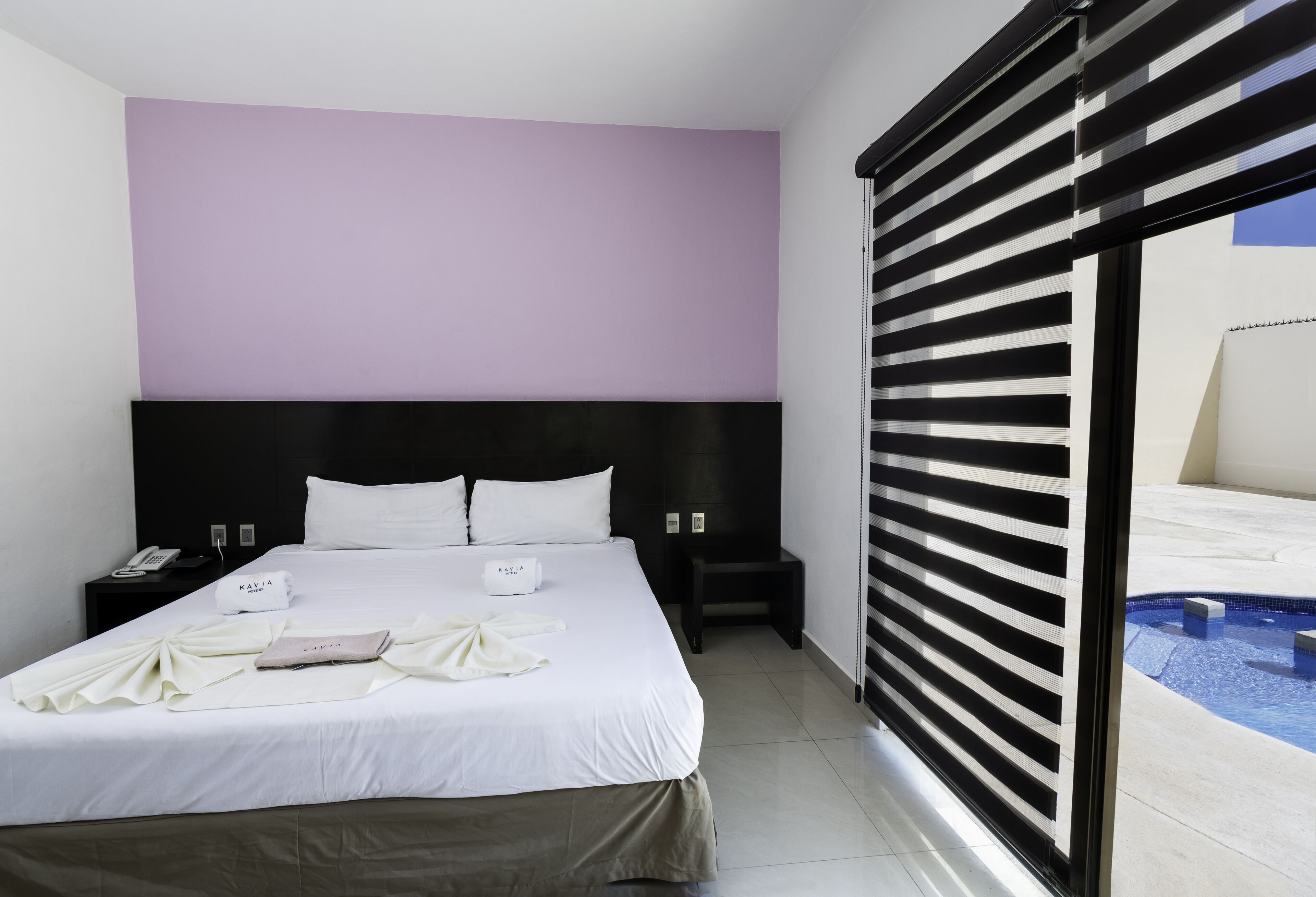 deluxe room | desk, laptop workspace, free wifi, bed sheets