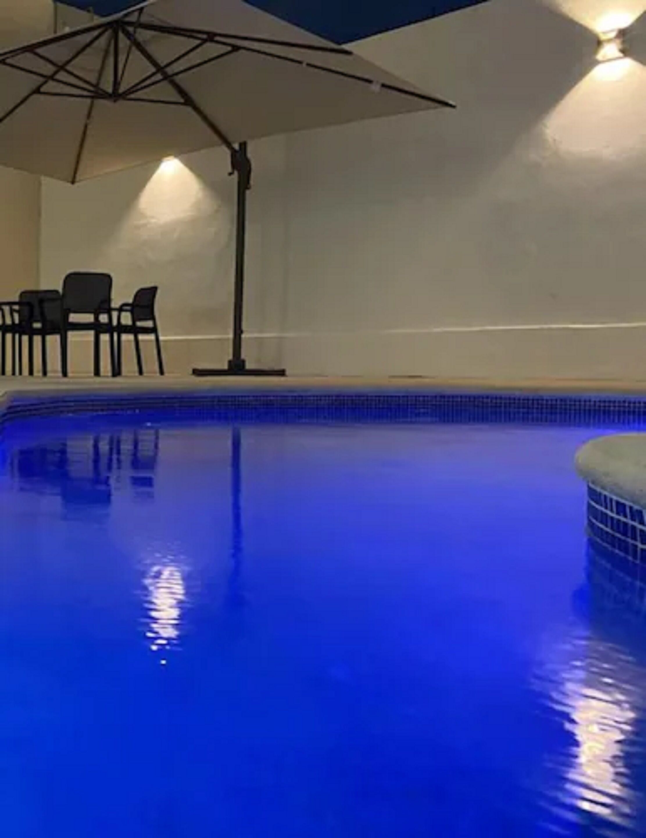 outdoor pool, open 8:00 am to 10:00 pm, pool umbrellas, pool loungers