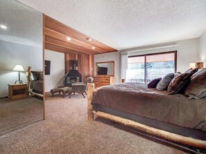 4 bedrooms, desk, iron/ironing board, travel crib