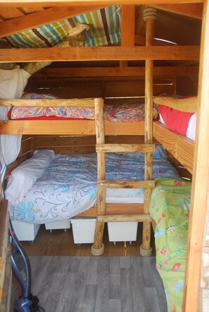 1 bedroom, bed sheets