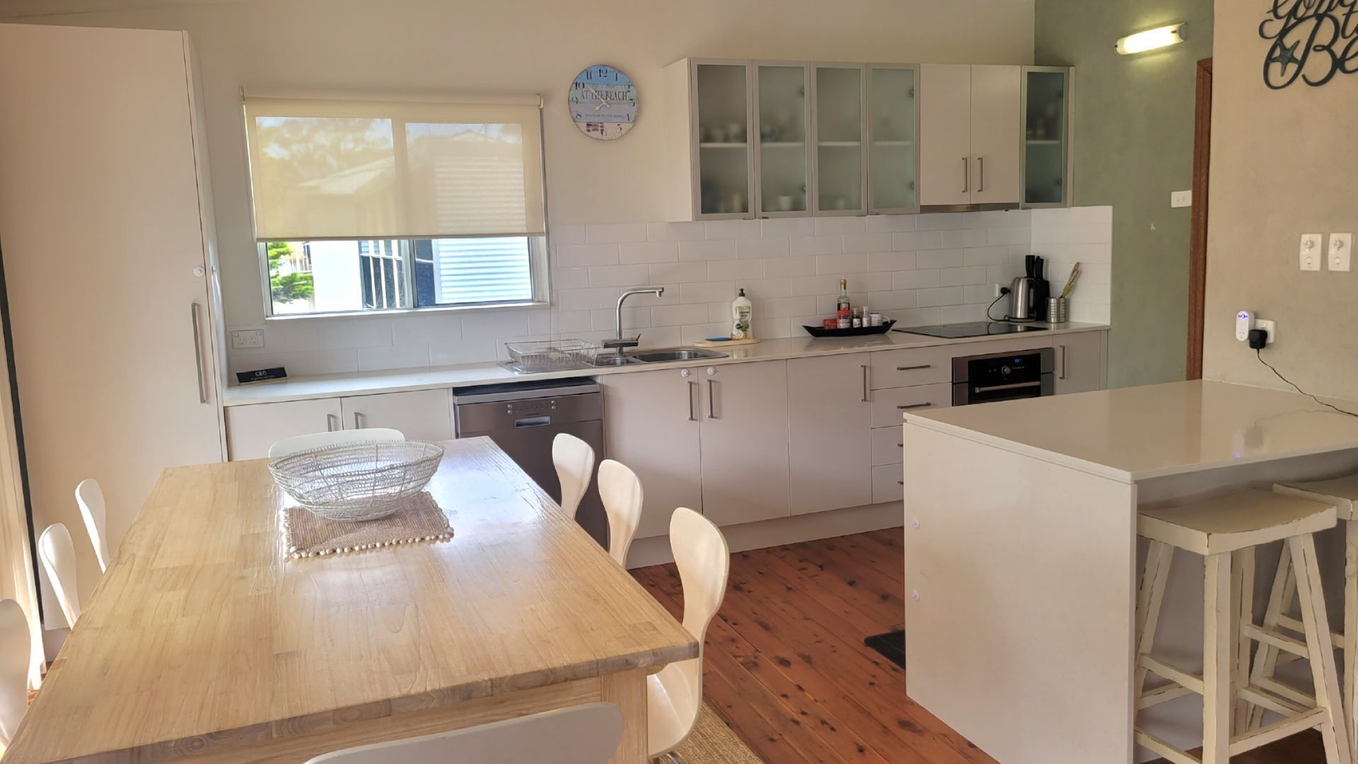 Microwave, oven, dishwasher, cookware/dishes/utensils