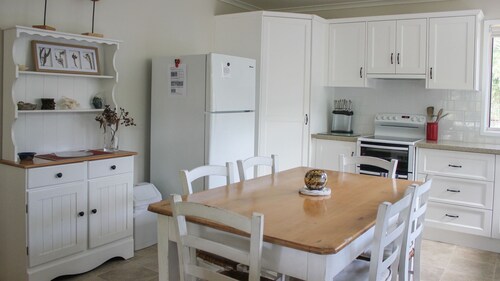 2/51 Carlo Road - Rainbow Beach. Pets welcome, Air conditioning, Walk to the shops