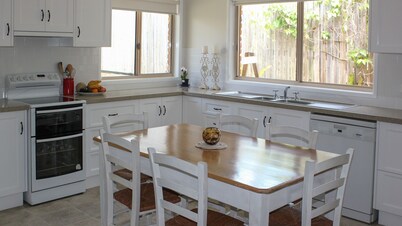 2/51 Carlo Road - Rainbow Beach. Pets welcome, Air conditioning, Walk to the shops