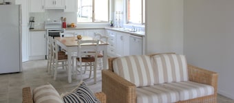 2/51 Carlo Road - Rainbow Beach. Pets welcome, Air conditioning, Walk to the shops