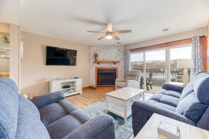 Smart TV, fireplace, Netflix, DVD player