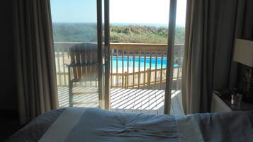 3 bedrooms, iron/ironing board, travel crib, free WiFi