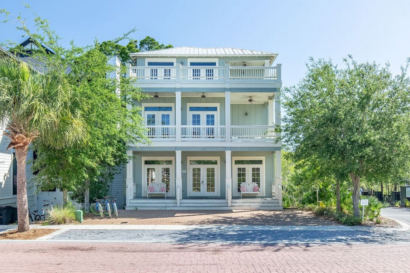Yourcation® Awaits in Spacious Relaxing Beach Home!
