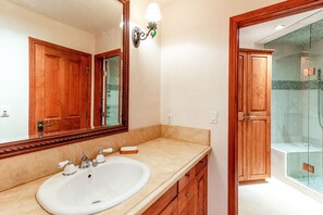 Hair dryer, towels - Comfortable & cozy mountain retreat w/beautiful mountain & ski views (Mountain Village)