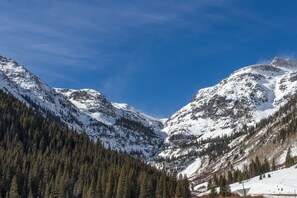 Exterior - Comfortable & cozy mountain retreat w/beautiful mountain & ski views (Mountain Village)