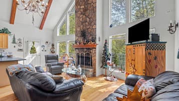 TV, fireplace, DVD player, stereo