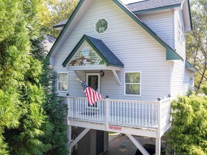 Exterior - Cabin on the River - In Town on the Chattahoochee River (Helen)