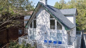 A two-story house with a balcony and a wooden deck. - Cabin on the River - In Town on the Chattahoochee River (Helen)
