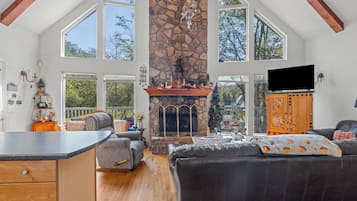 TV, fireplace, DVD player, stereo