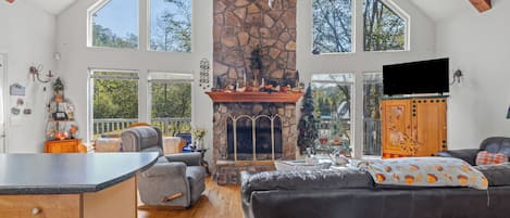 TV, fireplace, DVD player, stereo