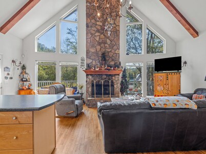 Cabin on the River - In town on the Chattahoochee River