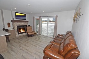 TV, fireplace, DVD player