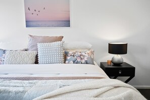 2 bedrooms, iron/ironing board, Internet, bed sheets