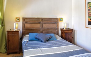 2 bedrooms, travel crib, free WiFi, bed sheets - 2 bedroom amazing home in Sembas (Sembas)