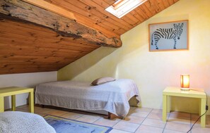 2 dormitorios, cuna de viaje, wifi gratis y ropa de cama