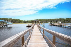 Marina - Waterway Haven: Family Friendly House Overlooking Intracoastal Waterway (Oak Island)